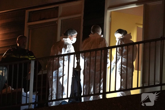 Vrouw overleden aangetroffen, man aangehouden