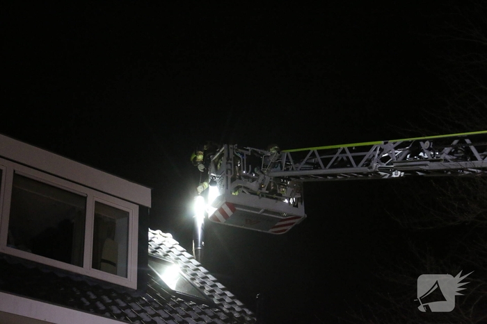 Brandweer dooft schoorsteenbrand