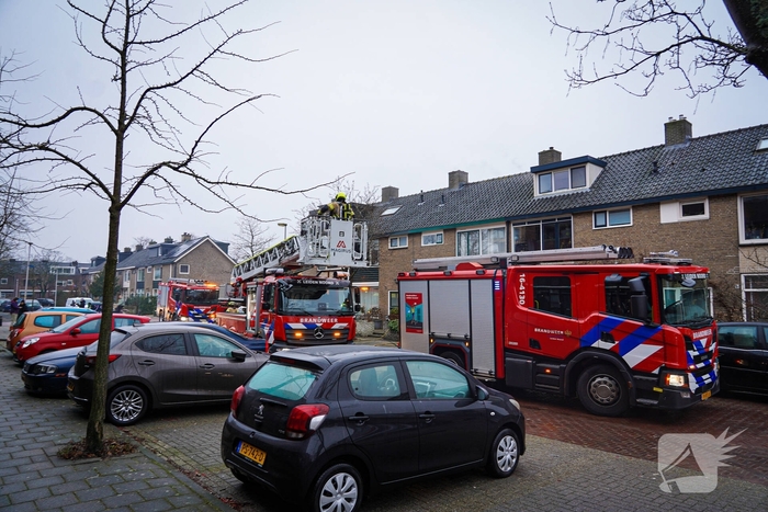 Bewoners niet thuis tijdens zolderbrand, twee katten gered