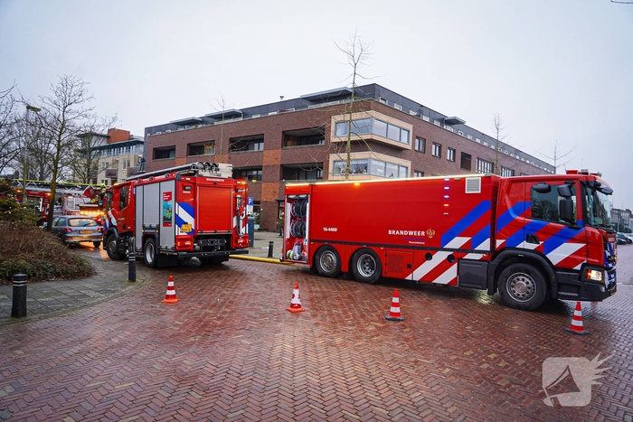 Bewoners niet thuis tijdens zolderbrand, twee katten gered
