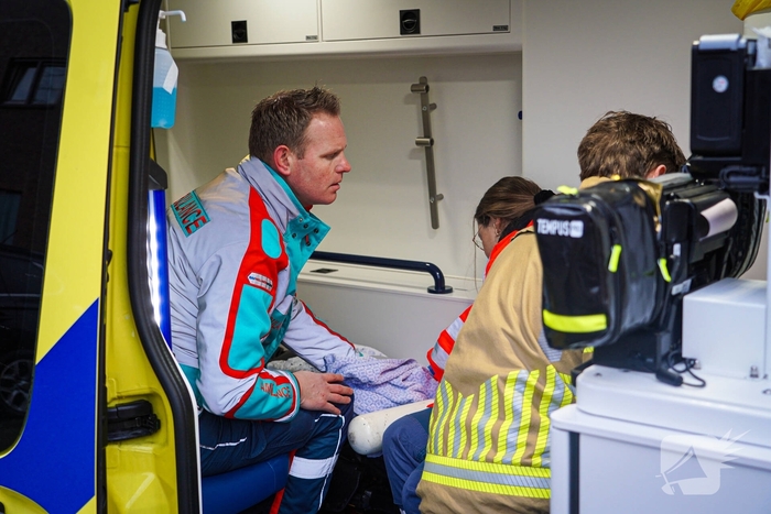 Bewoners niet thuis tijdens zolderbrand, twee katten gered