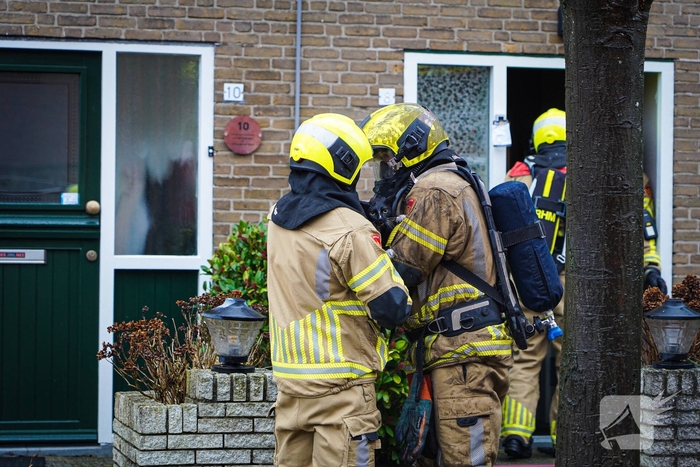 Bewoners niet thuis tijdens zolderbrand, twee katten gered