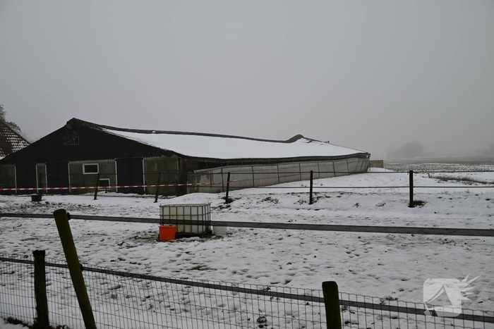 Brandweer opgeroepen nadat dak van stal inzakt