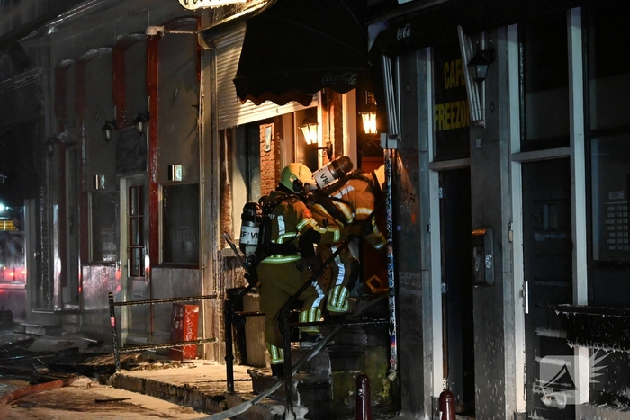 Grote brand in woning leidt tot massale brandweerinzet