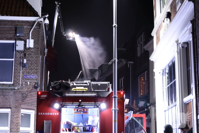 Grote brand in woning leidt tot massale brandweerinzet