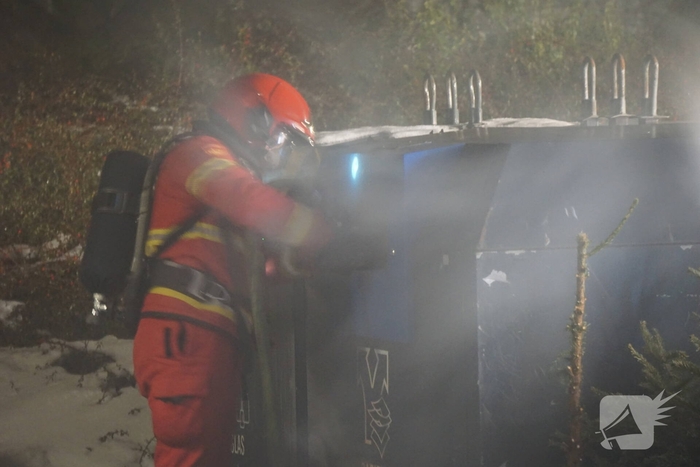 Papiercontainer in brand