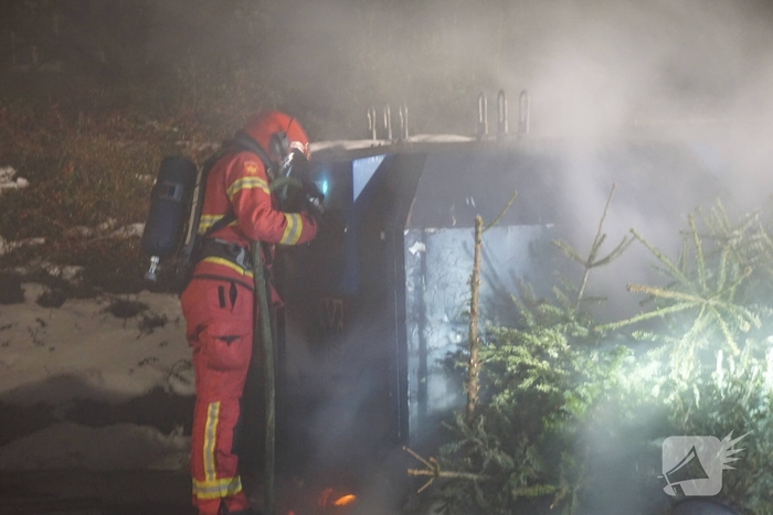 Papiercontainer in brand