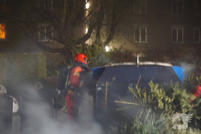 Papiercontainer in brand