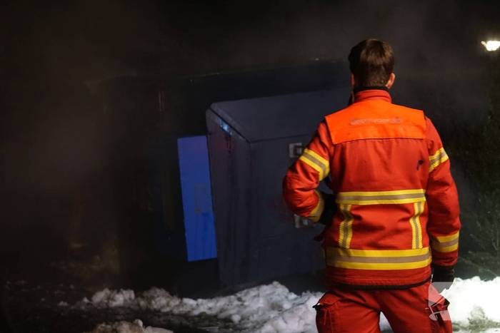 Papiercontainer in brand