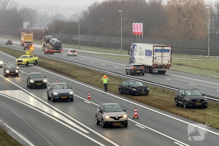 Ongeval tussen twee auto's veroorzaakt lange file
