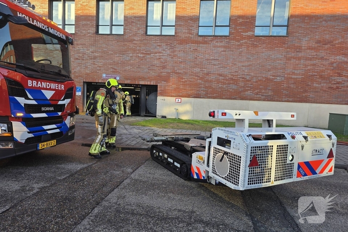 Autobrand in parkeergarage vraagt om snelle hulp