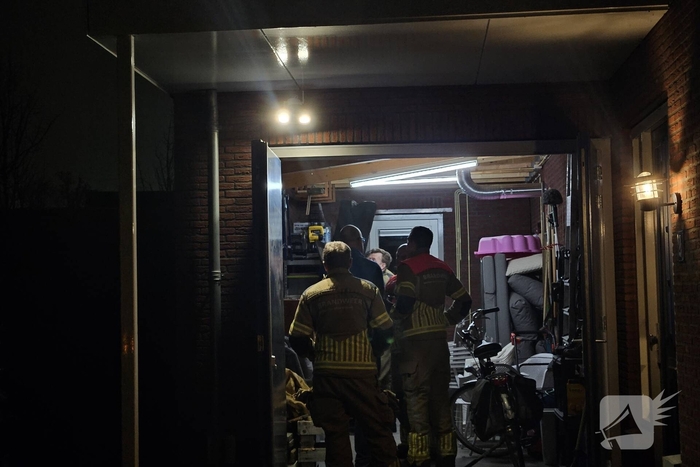 Brandweer stabiliseert instortend dak