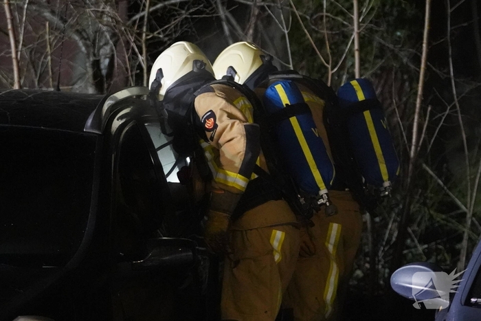 Brandstichting in auto leidt tot snelle brandweeractie