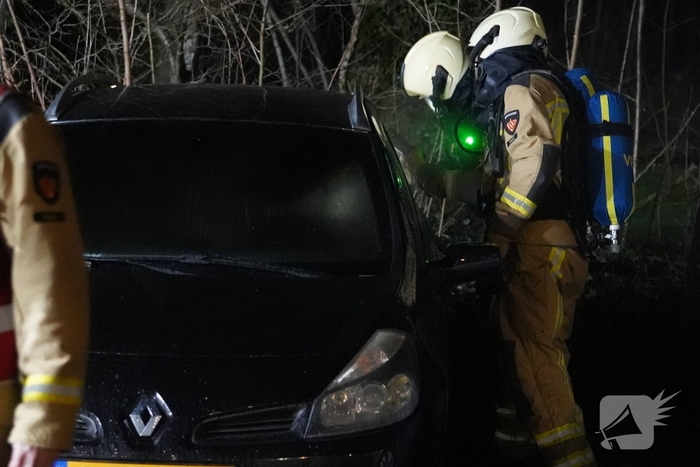 Brandstichting in auto leidt tot snelle brandweeractie