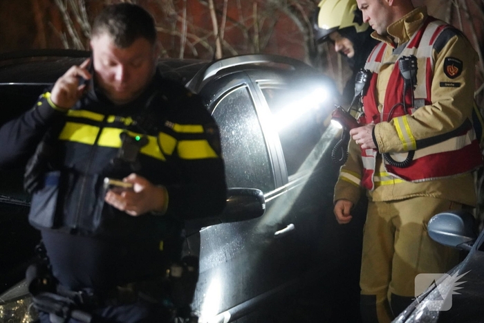 Brandstichting in auto leidt tot snelle brandweeractie