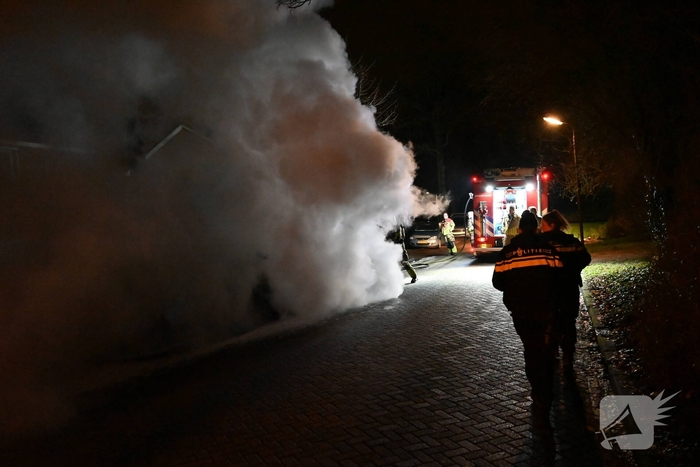 Auto in nachtelijke uren verwoest