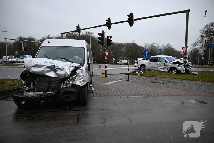 Veel schade bij ongeval op drukke weg