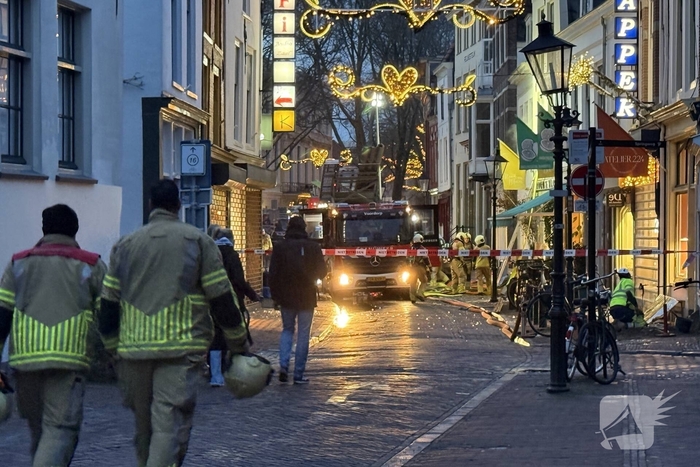 Meerdere explosies, woning verwoest, minstens één slachtoffer