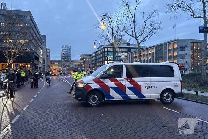 Meerdere explosies, woning verwoest, minstens één slachtoffer