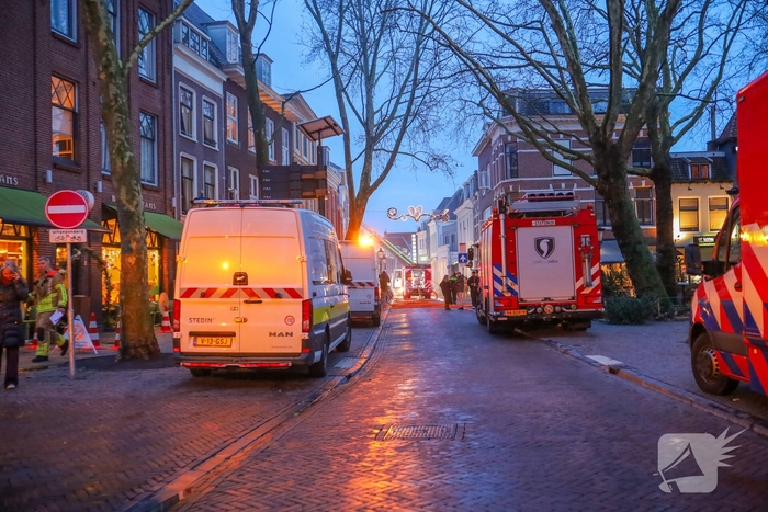 Meerdere explosies, woning verwoest, minstens één slachtoffer