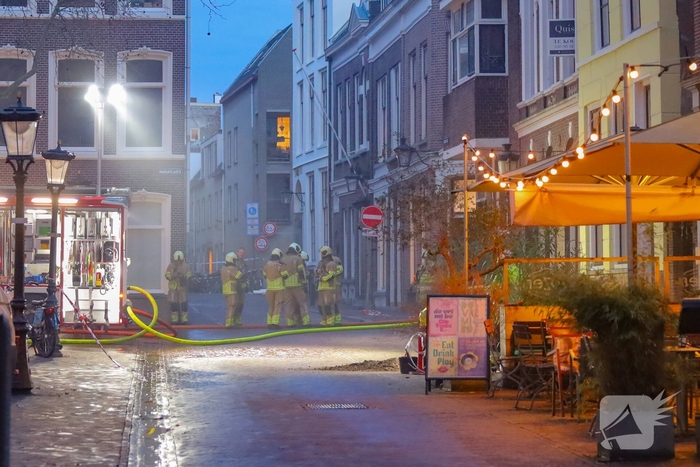 Meerdere explosies, woning verwoest, minstens één slachtoffer