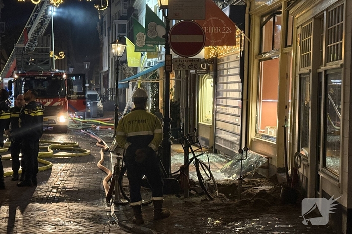 Meerdere explosies, woning verwoest, minstens één slachtoffer