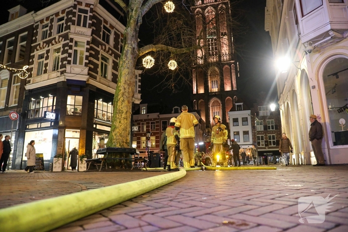 Meerdere explosies, woning verwoest, minstens één slachtoffer