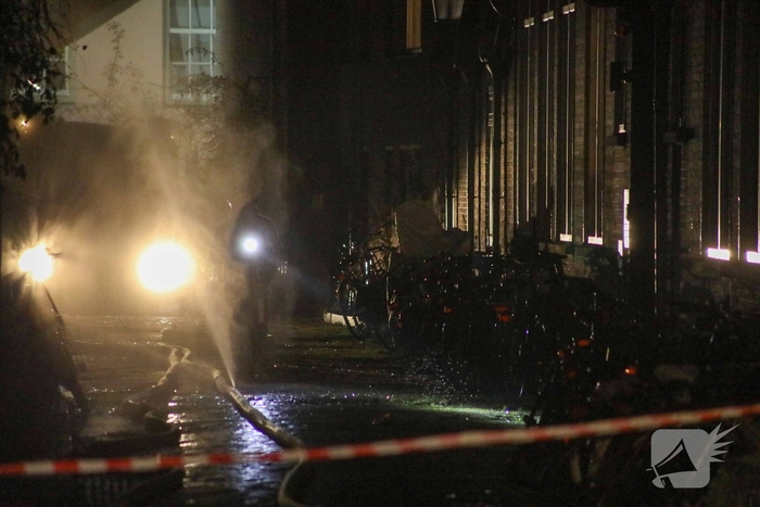 Meerdere explosies, woning verwoest, minstens één slachtoffer