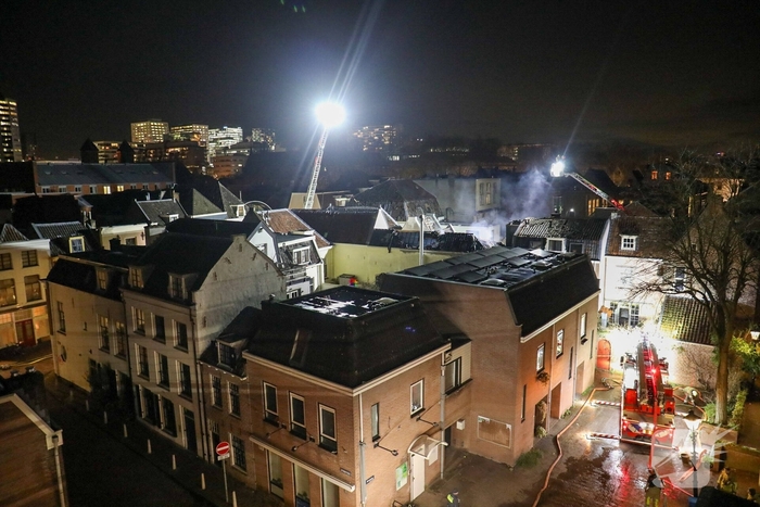 Meerdere explosies, woning verwoest, minstens één slachtoffer