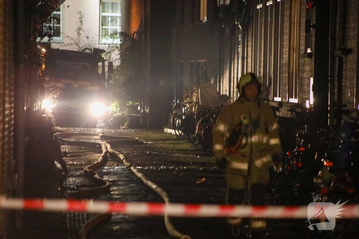 Meerdere explosies, woning verwoest, minstens één slachtoffer