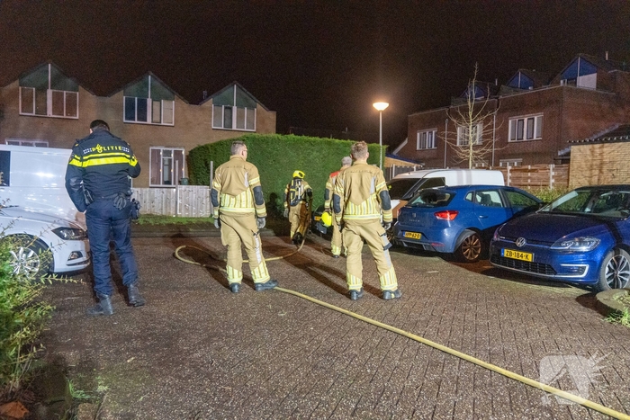 Brand in auto vergt inzet van hulpdiensten