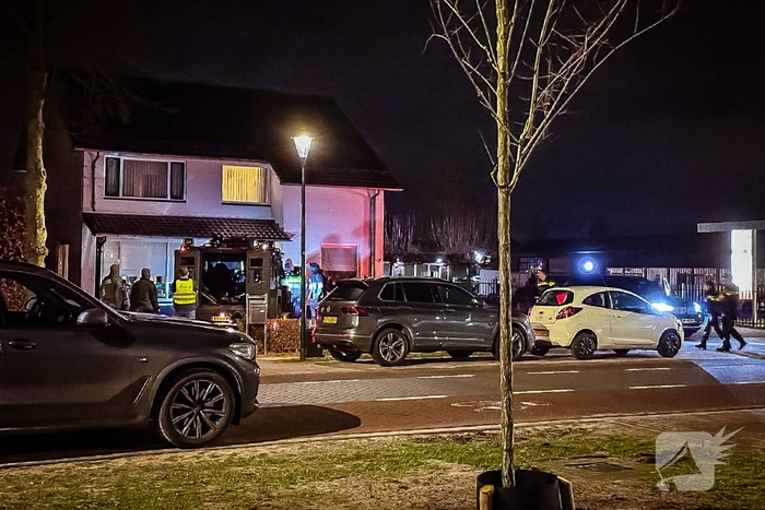 Arrestatieteam valt woning binnen