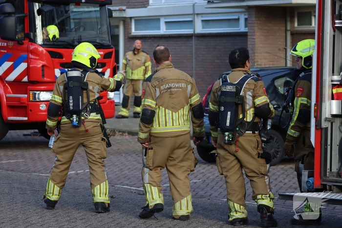 Brand in woning leidt tot afzetting van de straat