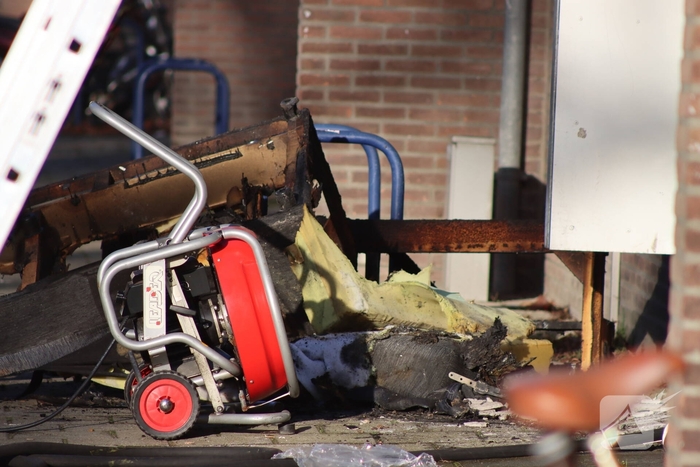 Brand in woning leidt tot afzetting van de straat