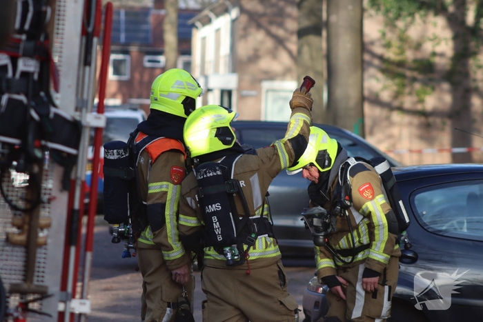 Brand in woning leidt tot afzetting van de straat