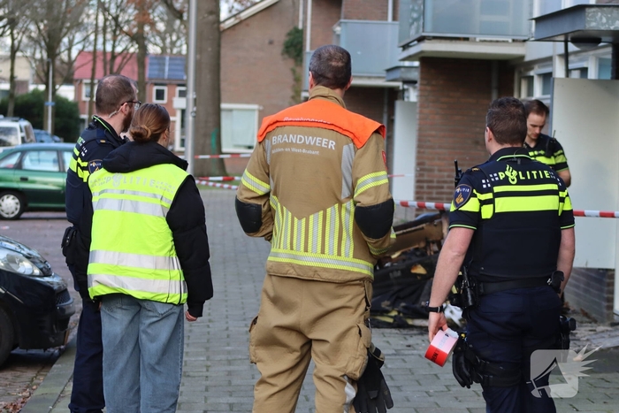 Brand in woning leidt tot afzetting van de straat