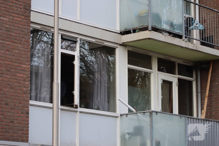 Brand in woning leidt tot afzetting van de straat