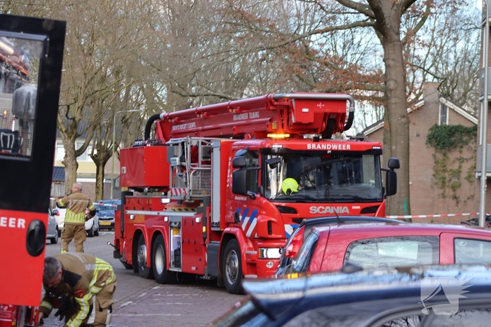 Brand in woning leidt tot afzetting van de straat