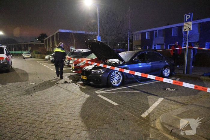 Brandstichting leidt tot felle autobrand