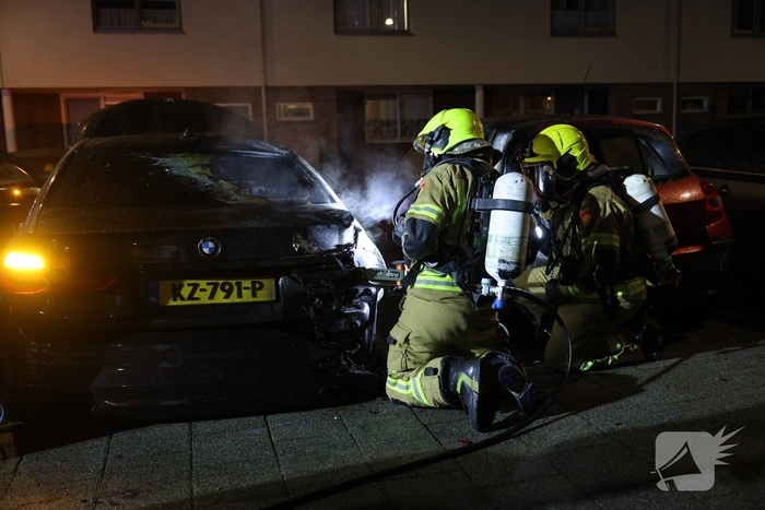Brandstichting leidt tot felle autobrand