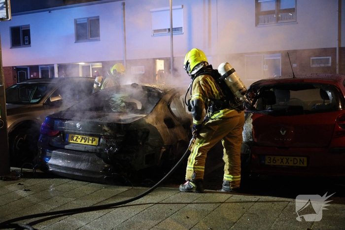 Brandstichting leidt tot felle autobrand