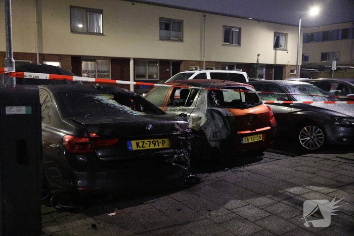 Brandstichting leidt tot felle autobrand