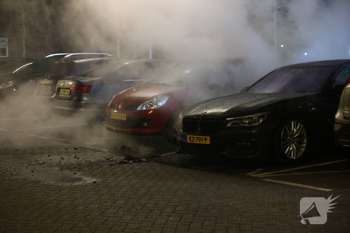 Brandstichting leidt tot felle autobrand