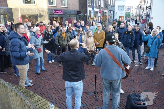 Activisten protesteren tegen Frontrunners Ministries