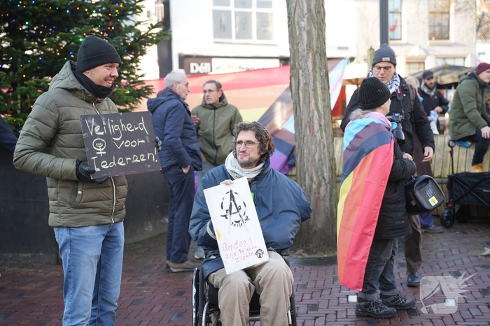 Activisten protesteren tegen Frontrunners Ministries