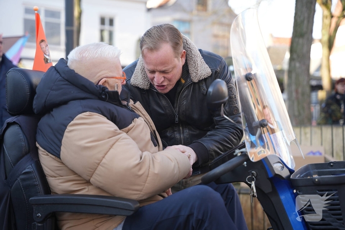 Activisten protesteren tegen Frontrunners Ministries