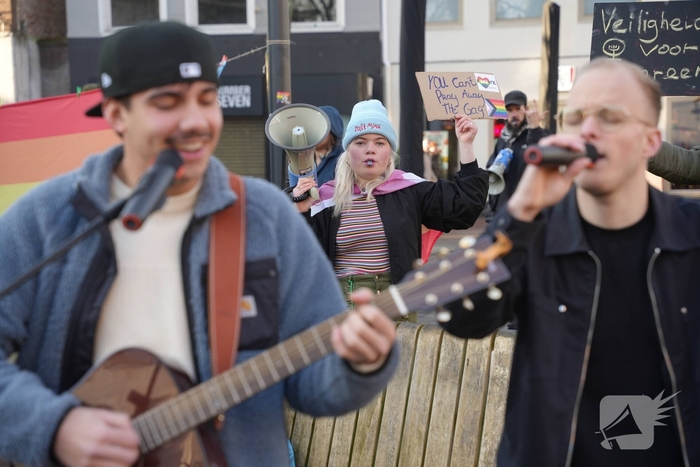 Activisten protesteren tegen Frontrunners Ministries