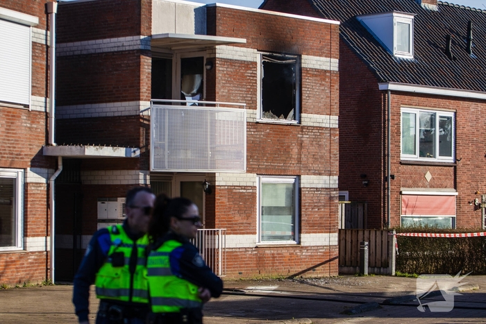 Dode en veel schade na woningbrand