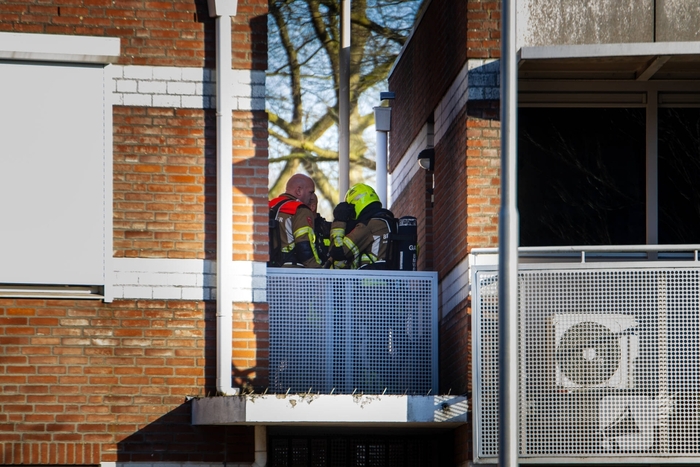 Dode en veel schade na woningbrand