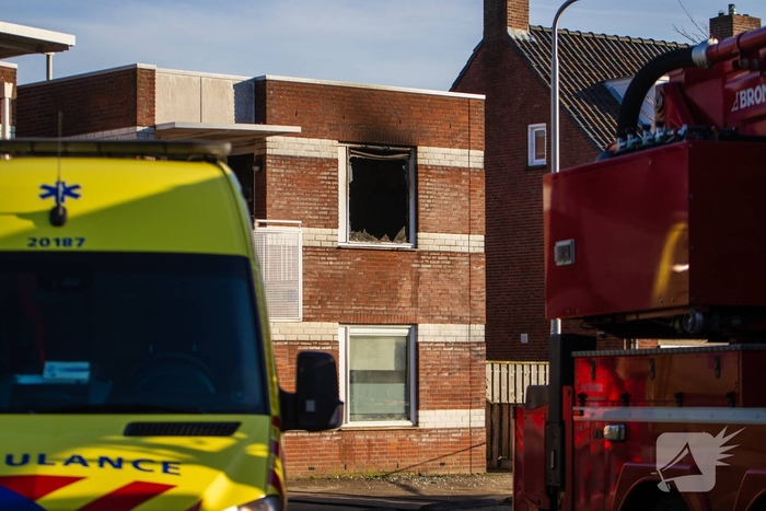 Dode en veel schade na woningbrand